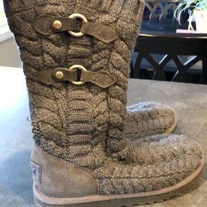 Women’s knit buckle uggs
